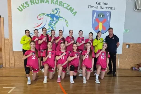 Brązowy medal na pożegnanie – szczypiornistki KS Gminy Bartoszyce kończą sezon z sukcesem