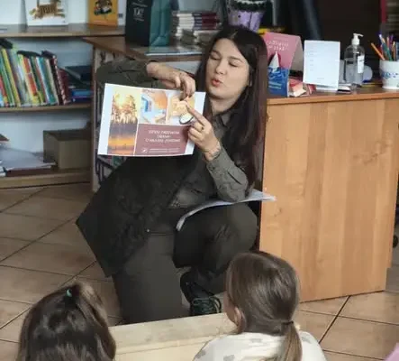 Drewno – materiał przyszłości. Edukacyjne zajęcia w bibliotece w Kandytach