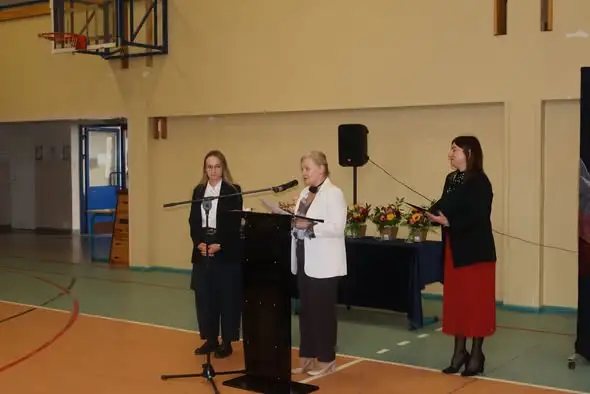 Dzień Edukacji Narodowej w szkole. Uczniowie przygotowali program artystyczny