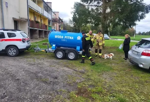 Bakterie coli w wodociągu w Sępopolu. Strażacy dostarczają wodę pitną mieszkańcom