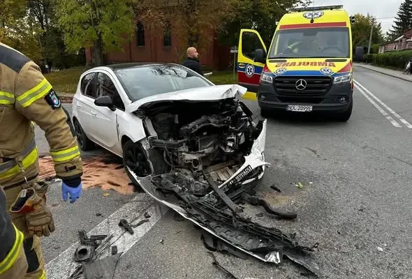 Wypadek w Bisztynku na skrzyżowaniu Niepodległości i Krasickiego – akcja służb