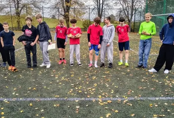 Młodzi piłkarze z powiatu bartoszyckiego z medalem i tytułem mistrzowskim