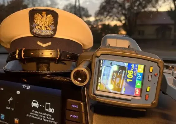 Pędził 106 km/h przez Troszkowo – stracił prawo jazdy na trzy miesiące